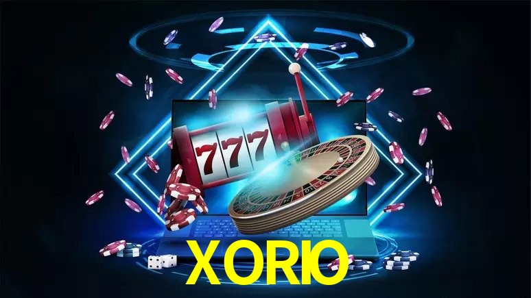 Escena dinámica inspirada en casino con iluminación XORIO, cartas, fichas e íconos de juegos digitales en un espacio moderno de juegos.